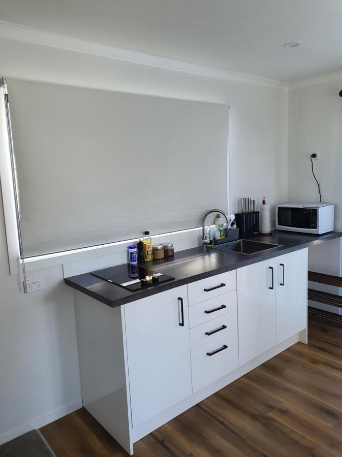 Modern 1 Bedroom Guest House アッパー・ハット エクステリア 写真