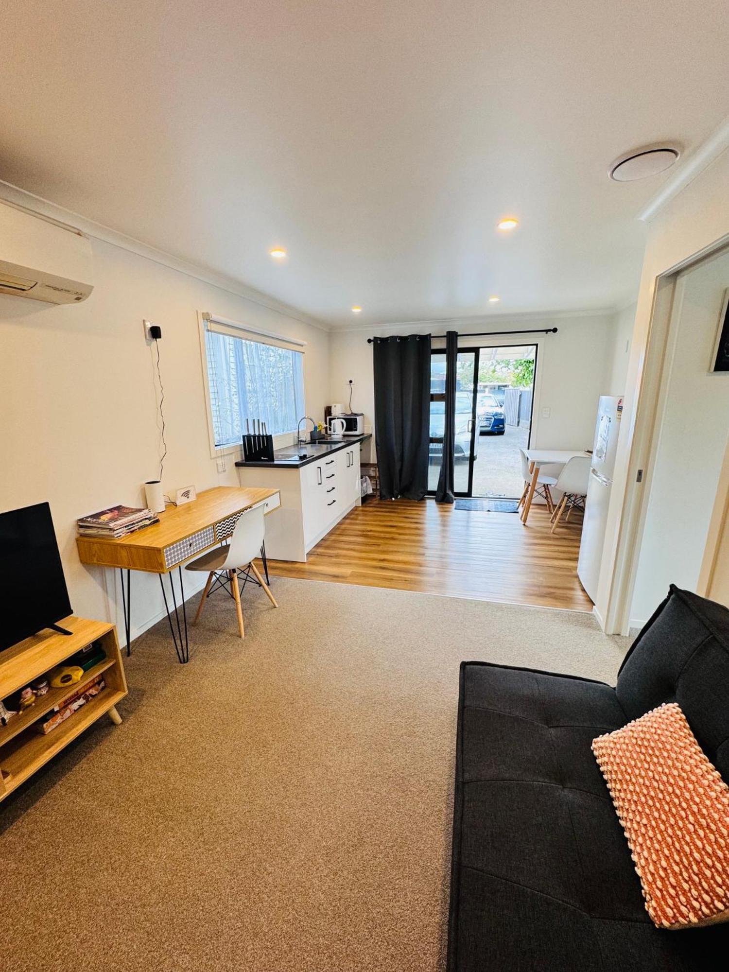 Modern 1 Bedroom Guest House アッパー・ハット エクステリア 写真