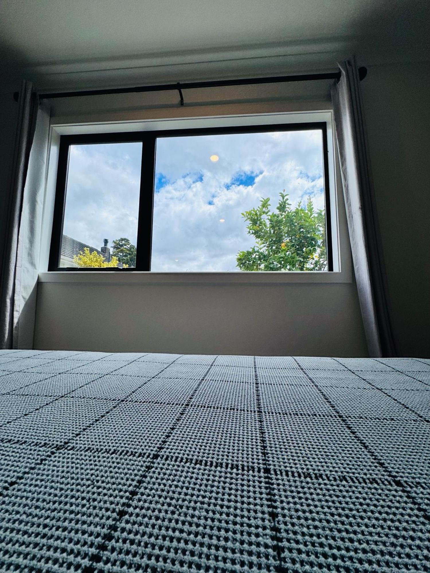Modern 1 Bedroom Guest House アッパー・ハット エクステリア 写真