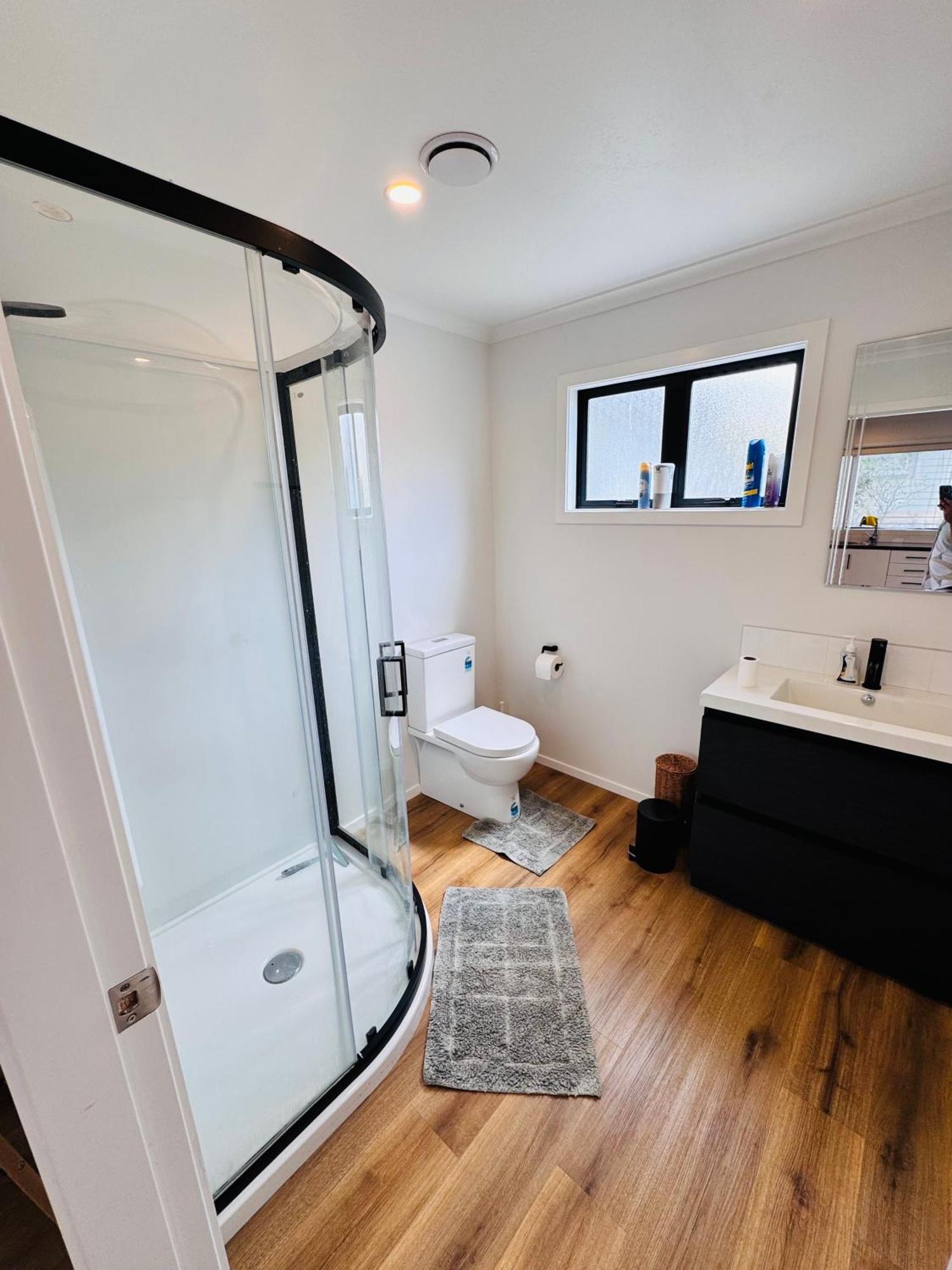 Modern 1 Bedroom Guest House アッパー・ハット エクステリア 写真