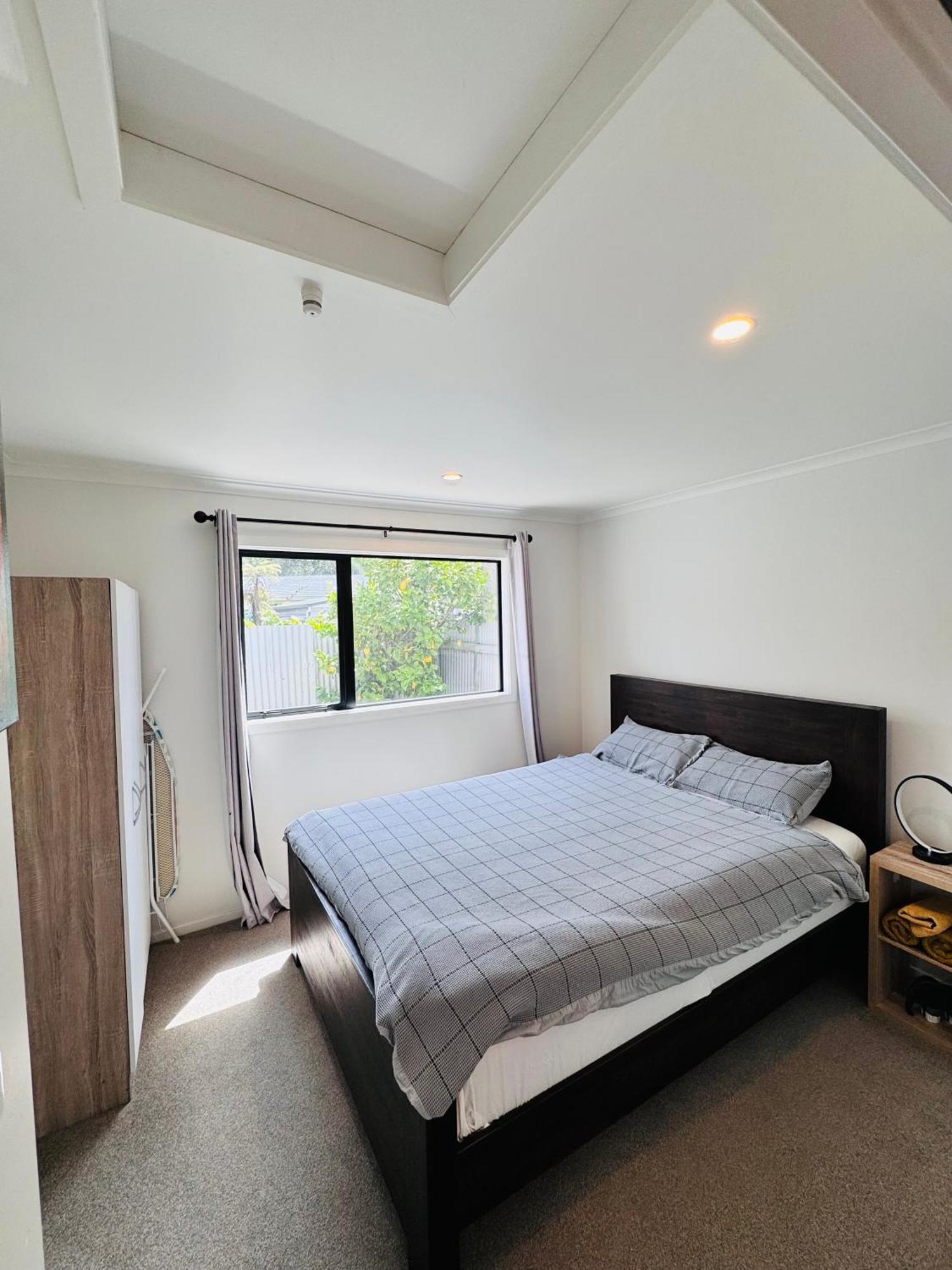 Modern 1 Bedroom Guest House アッパー・ハット エクステリア 写真