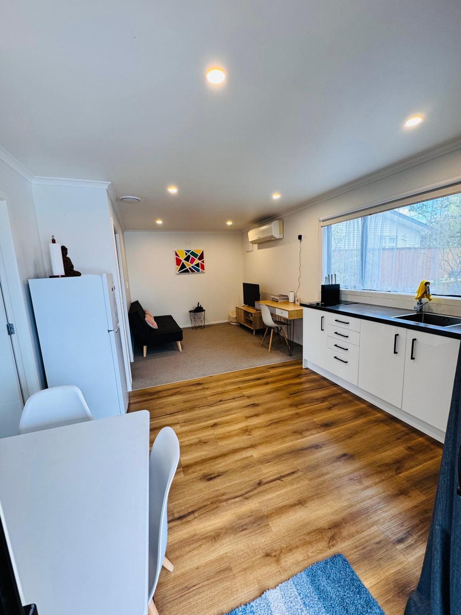 Modern 1 Bedroom Guest House アッパー・ハット エクステリア 写真