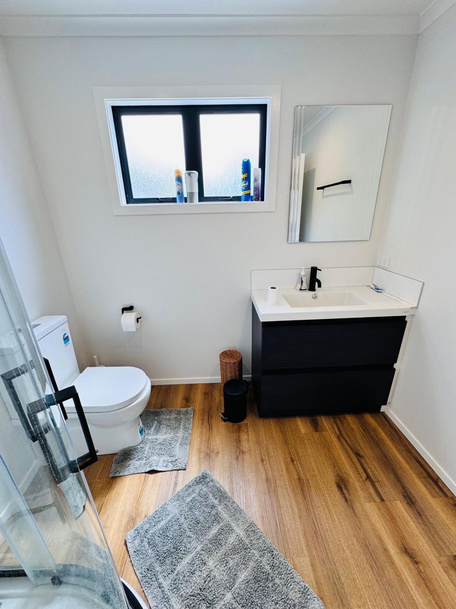 Modern 1 Bedroom Guest House アッパー・ハット エクステリア 写真